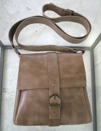 ART_Post_Schultertasche_Leder7810